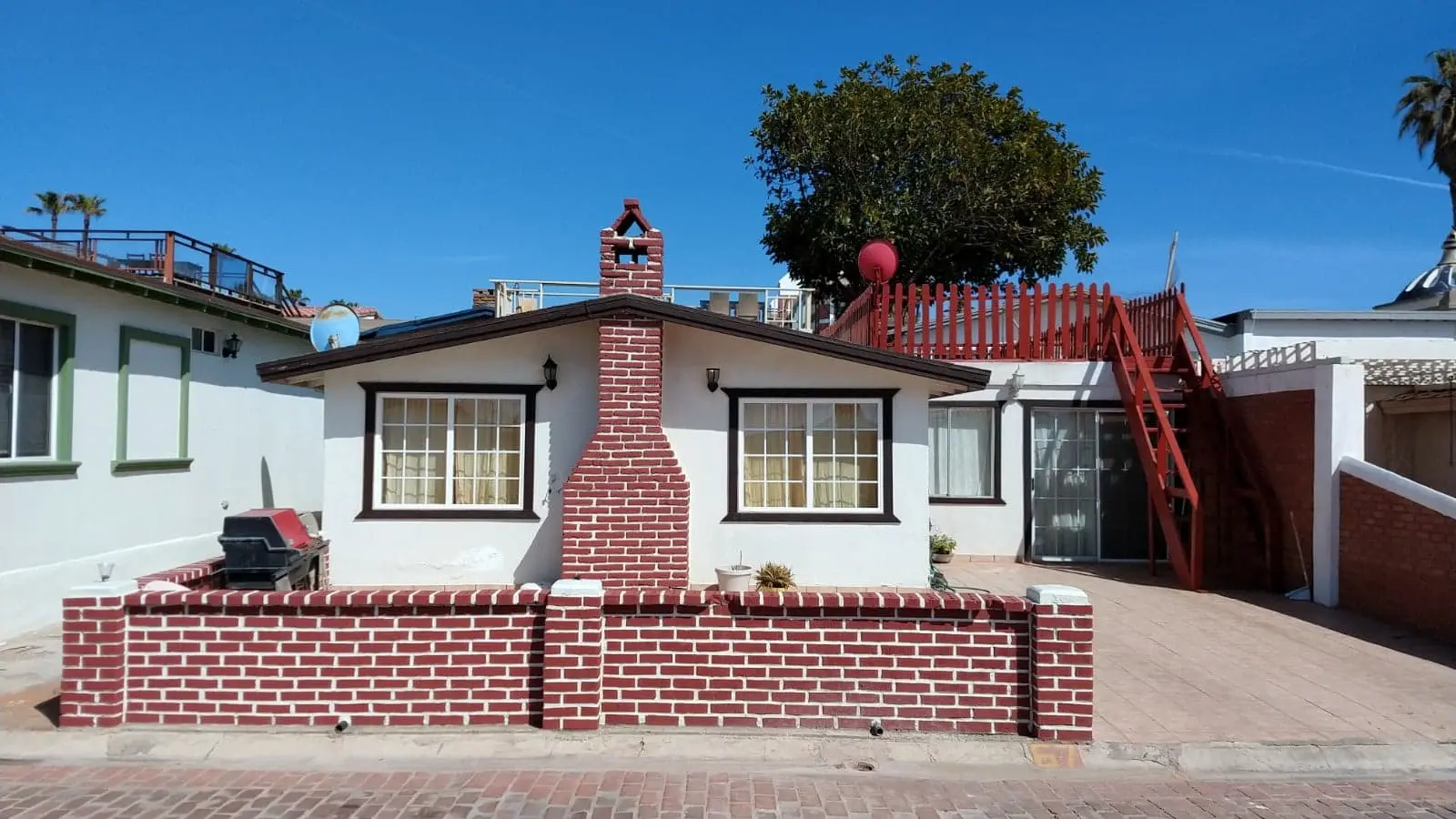 SE RENTA CASA AMUEBLADA FRENTE AL MAR