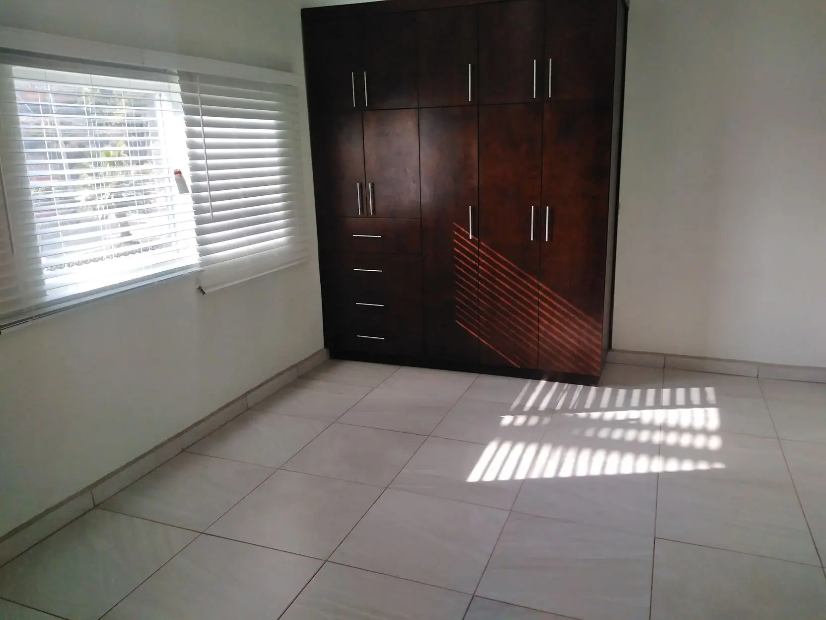 SE RENTA GRAN CASA EN SANTA LUCIA