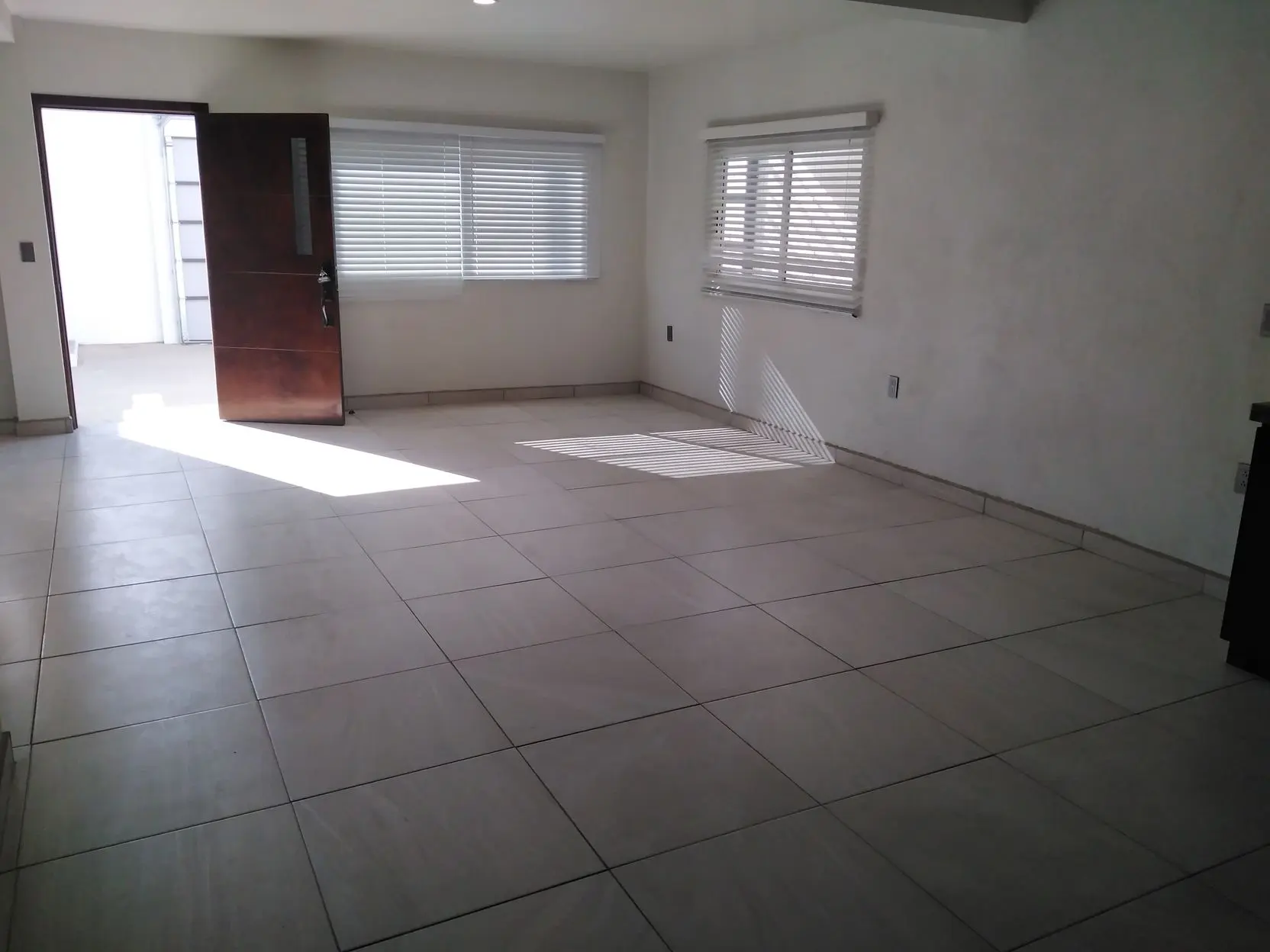 SE RENTA GRAN CASA EN SANTA LUCIA