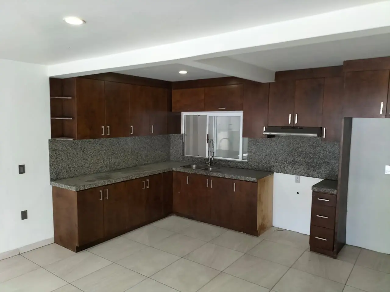 SE RENTA GRAN CASA EN SANTA LUCIA