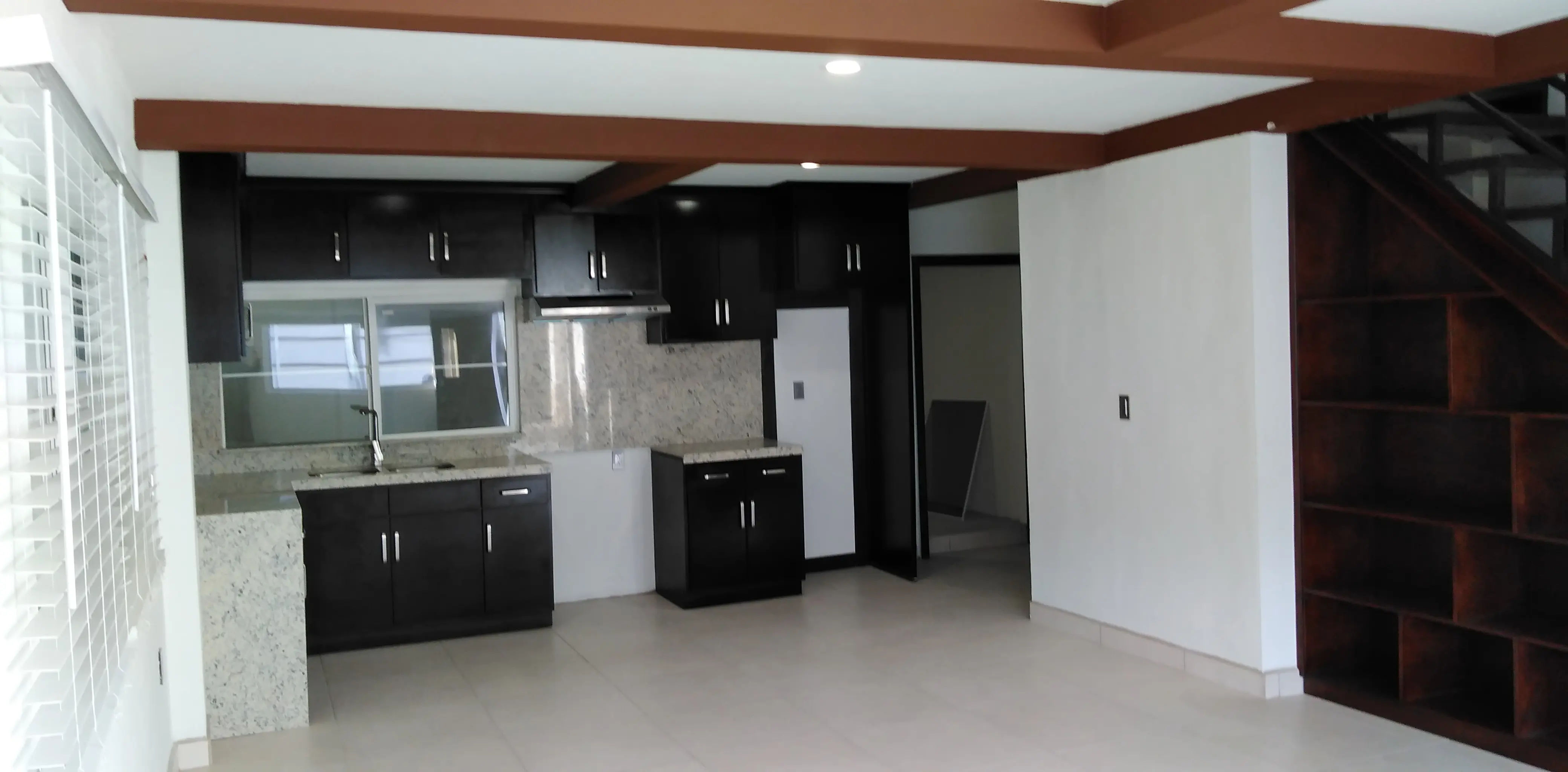 SE RENTA CASA EN SANTA LUCIA ROSARITO
