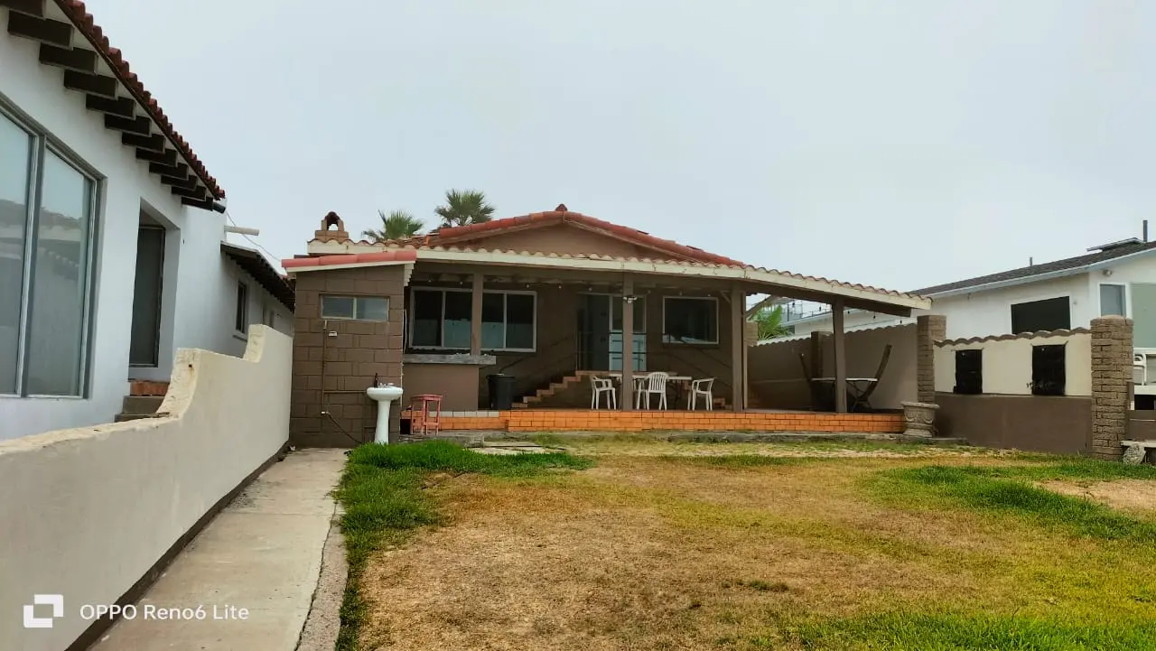 SE RENTA CASA EN FRACCIONAMIENTO SANTA MONICA ROSARITO